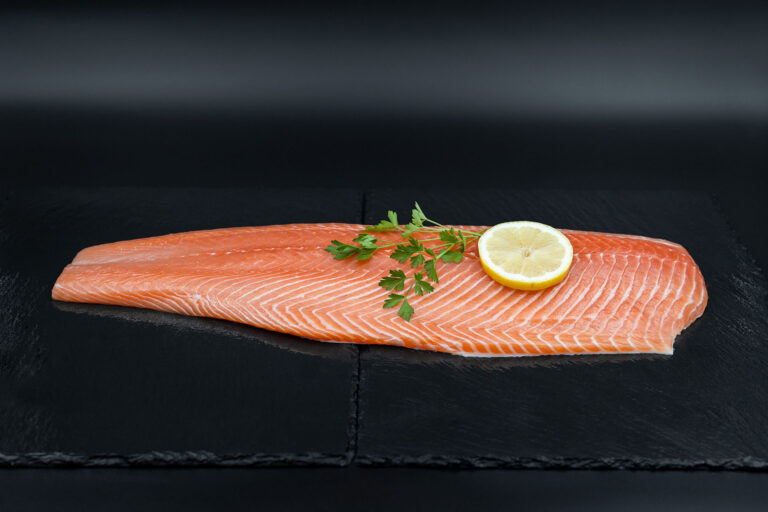 SWISS LACHS Ceviche with Avocado 3 Original und Geraeucherte Lachsseite mit Zitrone 1920x1280 - SWISS LACHS Alpiner Lachs