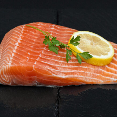 Nouveaux dans le Online-Shop : Couteau à saumon et planche à découper SWISS  LACHS