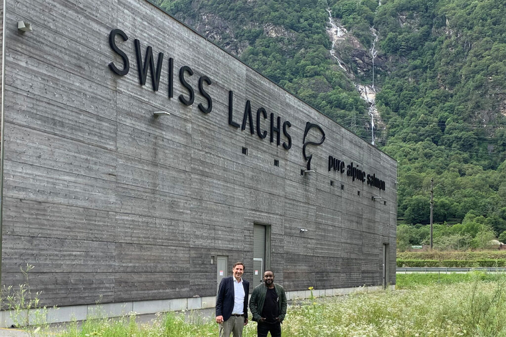 Nelson Müller zu Besuch bei SWISS LACHS